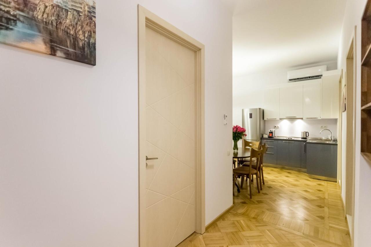 Luxury 3 Bedroom Apartment By Freedom Square City Center Tiflis Exterior foto